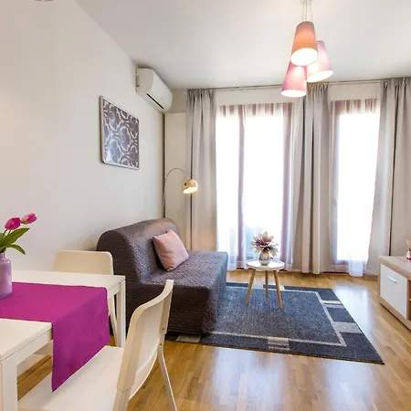 Colours Deluxe With Free Parking