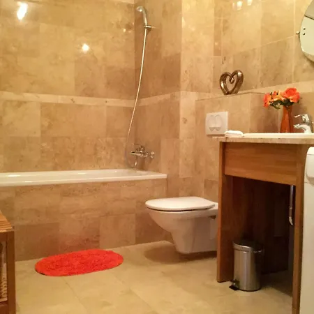 Colours Deluxe With Free Parking Budapest